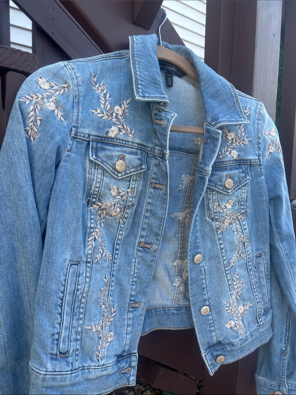 White House Black Market Light Blue Denim Jacket w/Cream Floral Embroidery XXS
